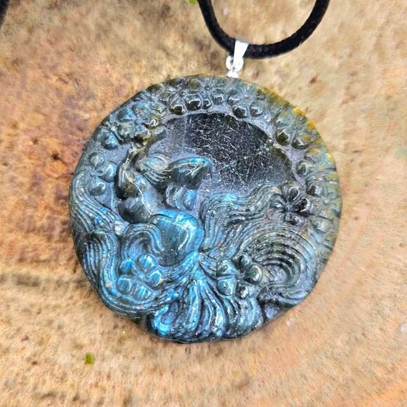 Nature Labradorite Flashy Nine Tails Fox Pendant Necklace - Picture 3 of 10